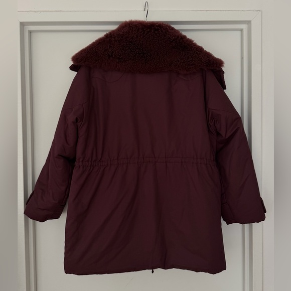 Katimo Coat
Oversized parka with a drawstring waist. - Picture 6 of 9